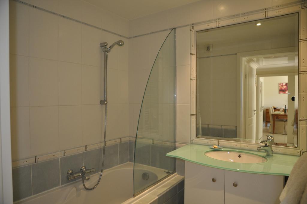 Stunning 2 Bed, 2 Bath Apt On The Cannes Sea Front Has Swimming Pool And Is A Secure Modern Building 464 Экстерьер фото