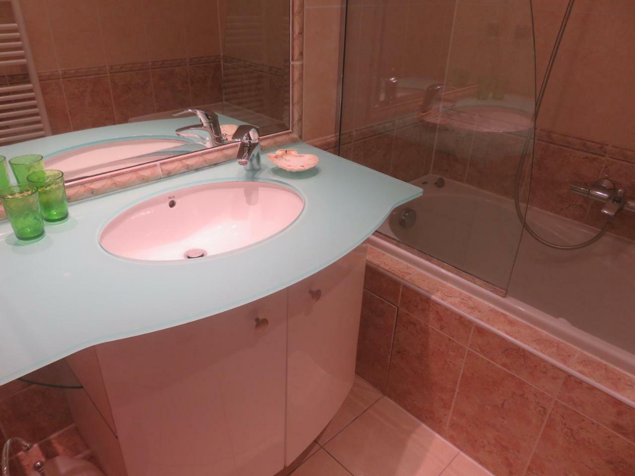 Stunning 2 Bed, 2 Bath Apt On The Cannes Sea Front Has Swimming Pool And Is A Secure Modern Building 464 Экстерьер фото